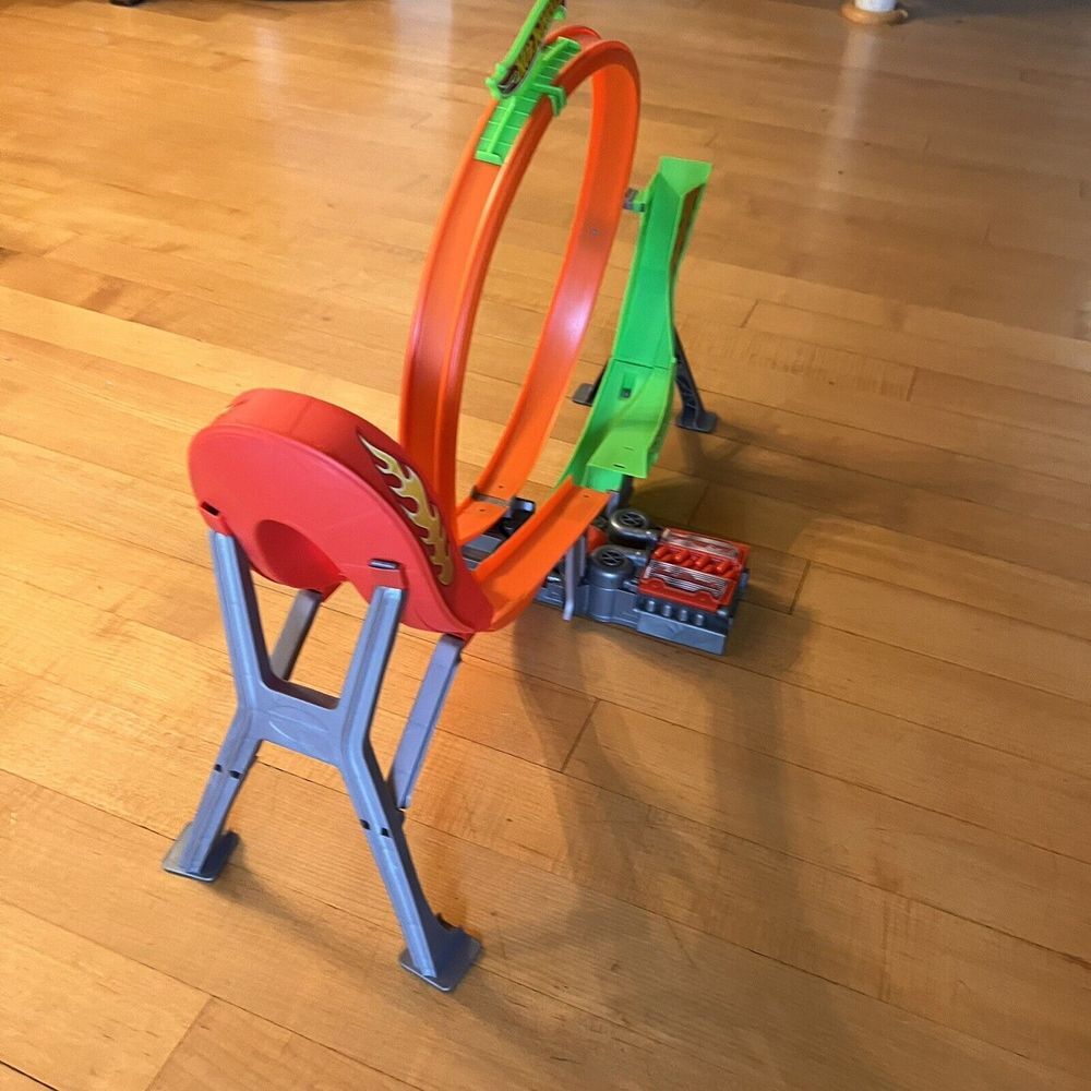 Hot Wheels Power Shift Raceway Motorized Track Set Loop &‎ Jump - In Box- Used - Picture 4 of 6